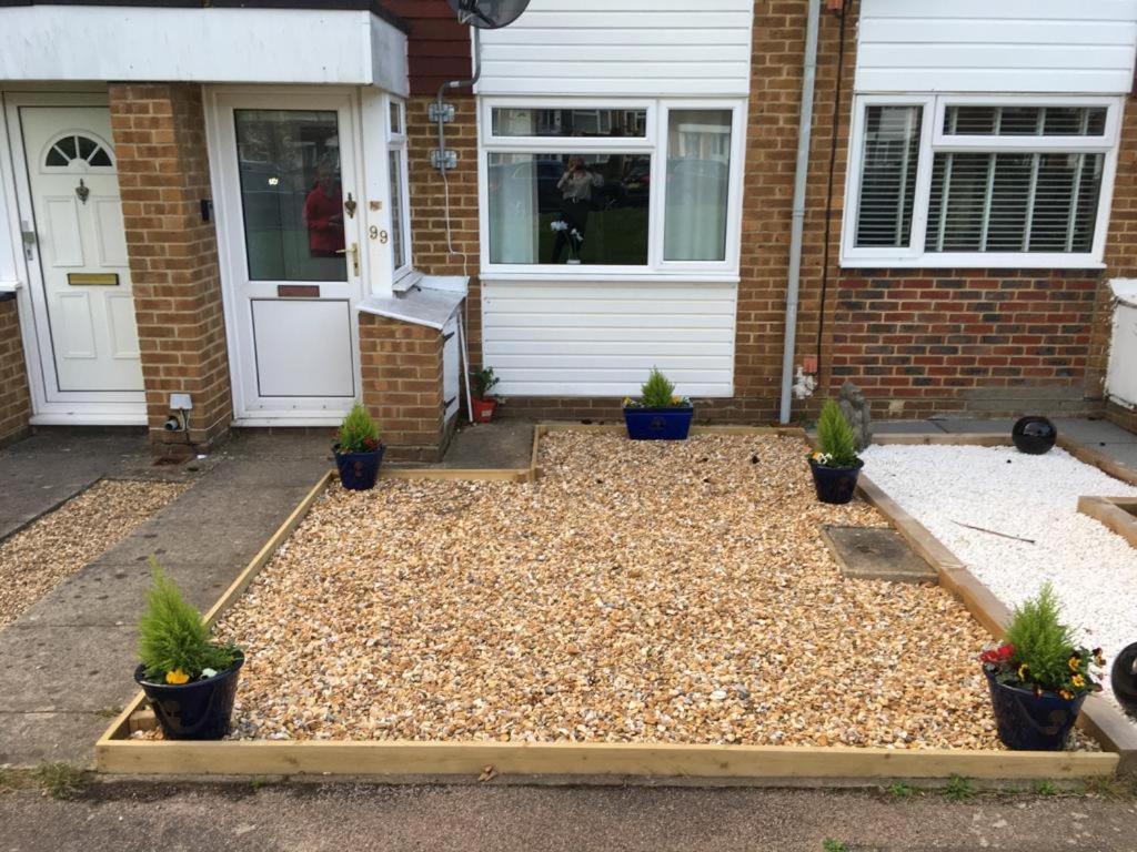 Kb99 Comfy 2 Bedroom House In Horsham, Pets Very Welcome With Easy Links To London And Gatwick 외부 사진