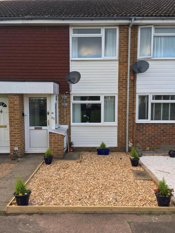Kb99 Comfy 2 Bedroom House In Horsham, Pets Very Welcome With Easy Links To London And Gatwick 외부 사진