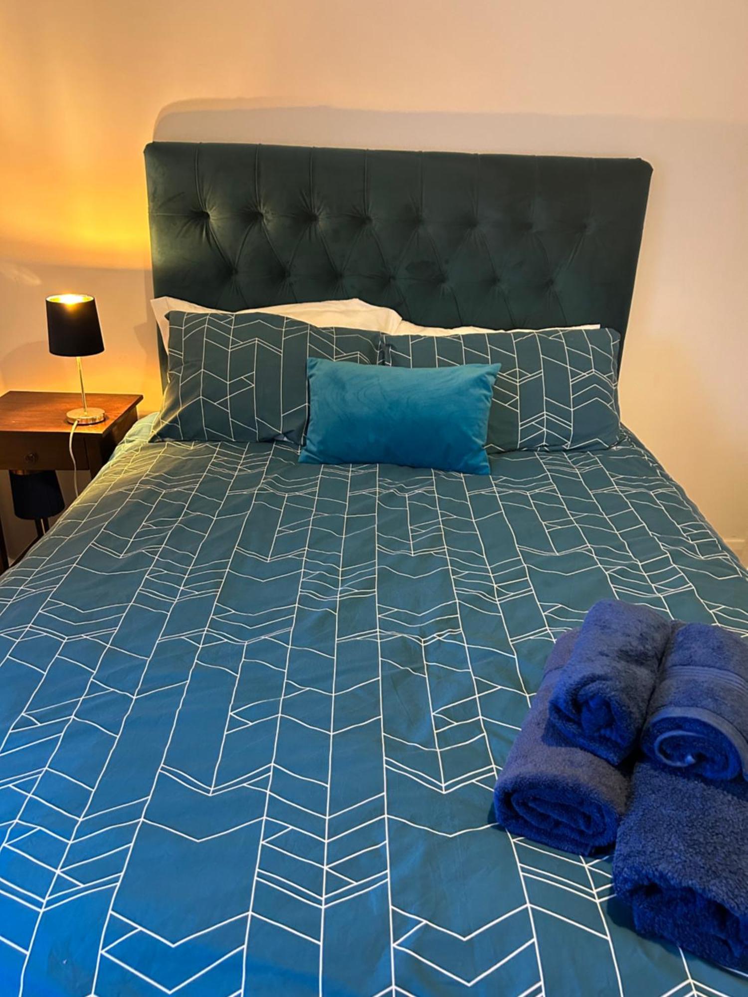 Kb99 Comfy 2 Bedroom House In Horsham, Pets Very Welcome With Easy Links To London And Gatwick 외부 사진